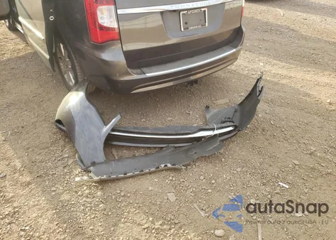 2015 Chrysler Town & Country Touring z USA, uszkodzony, nr VIN 2C4RC1BG0FR716636